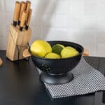ESTIA ΣΟΥΡΩΤΗΡΙ ΖΥΜΑΡΙΚΩΝ BAMBOO ESSENTIALS ΜΕΤΑΛΛΙΚΟ ΜΕ ΛΑΒΕΣ 24x24x13.7cm ΜΑΥΡΟ - Image 4