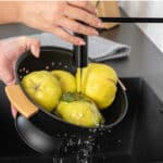 ESTIA ΣΟΥΡΩΤΗΡΙ ΖΥΜΑΡΙΚΩΝ BAMBOO ESSENTIALS ΜΕΤΑΛΛΙΚΟ ΜΕ ΛΑΒΕΣ 24x24x13.7cm ΜΑΥΡΟ - Image 5