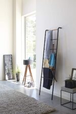 Yamazaki - Σκάλα Κρεμάστρα Leaning Hanger BK - Image 3
