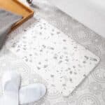 Artsy Mats - Αντιολισθητικό Πατάκι Μπάνιου Grey Terrazzo White Stone 39x60cm - Image 4