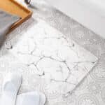 Artsy Mats - Αντιολισθητικό Πατάκι Μπάνιου Marble Pattern White Stone 39x60cm - Image 4