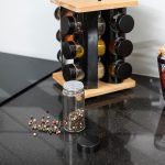 ESTIA ΒΑΣΗ ΜΠΑΧΑΡΙΚΩΝ BAMBOO ESSENTIALS ΜΕ 12 ΓΥΑΛΙΝΑ ΔΟΧΕΙΑ ΠΕΡΙΣΤΡΕΦΟΜΕΝΗ ΜΑΥΡΗ - Image 5