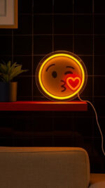 Light Me Up - Φωτιστικό Τοίχου NEON Emoji Kiss - Image 2
